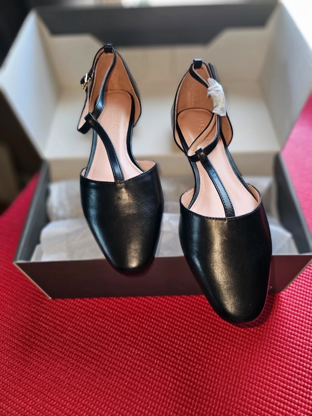 Maumero New York Black T-Strap Flats Size 8 NWOT Minimalist Office Chic